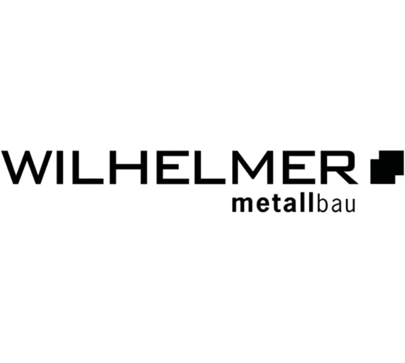 Logo mit dem Text "WILHELMER metallbau" in schwarzen Buchstaben auf weißem Hintergrund. Rechts von "WILHELMER" befindet sich ein kleines schwarzes Quadrat.